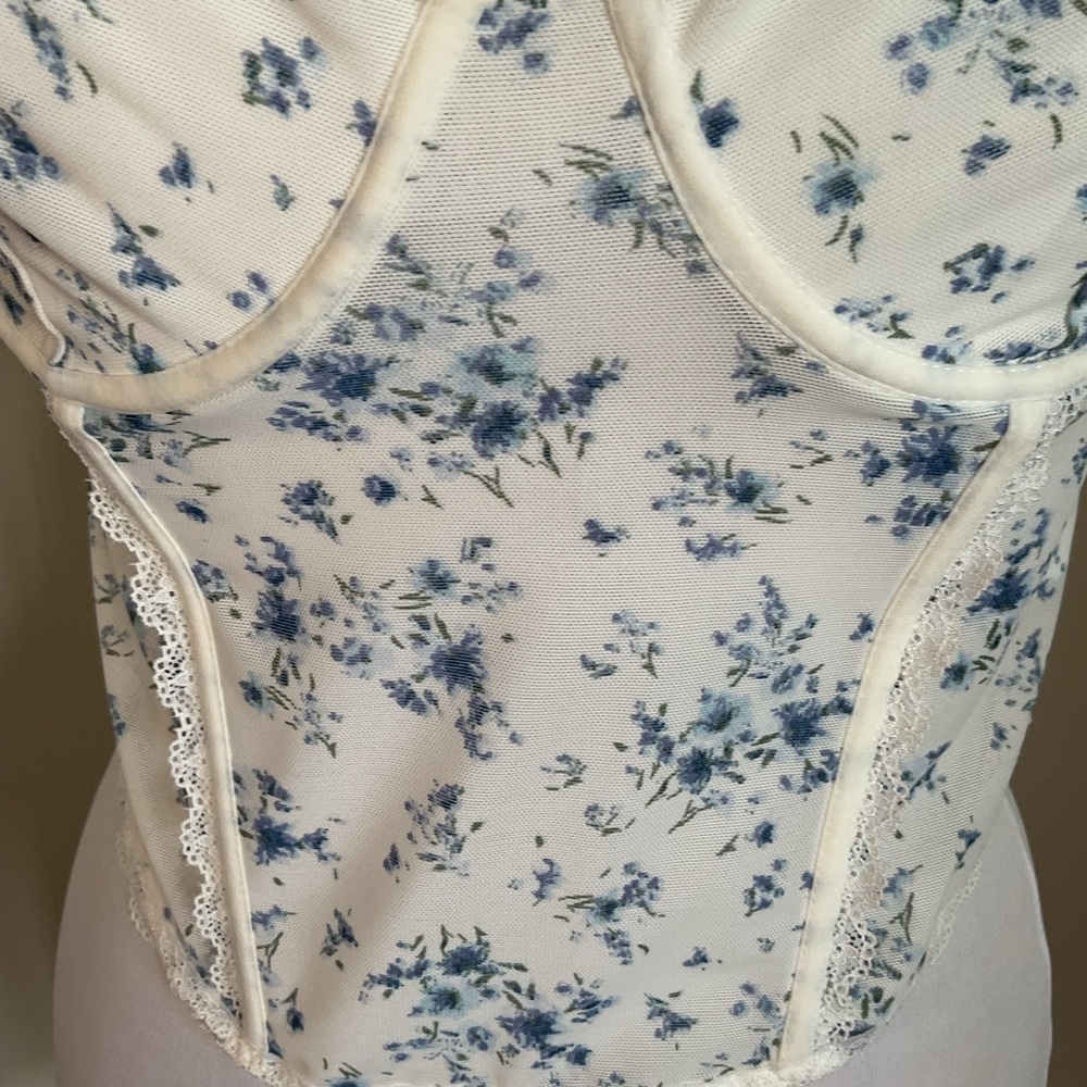 Garage White and Blue Floral Crop Top Tie Back Size Medium - Picture 4 of 6